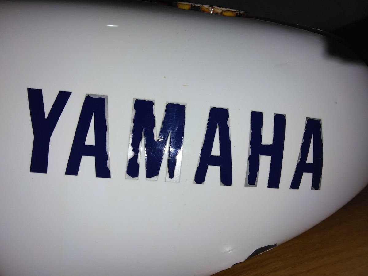 ヤマハRZ250R ガソリンタンク　ジャンク_YAMAHAの文字に色ハゲあります。