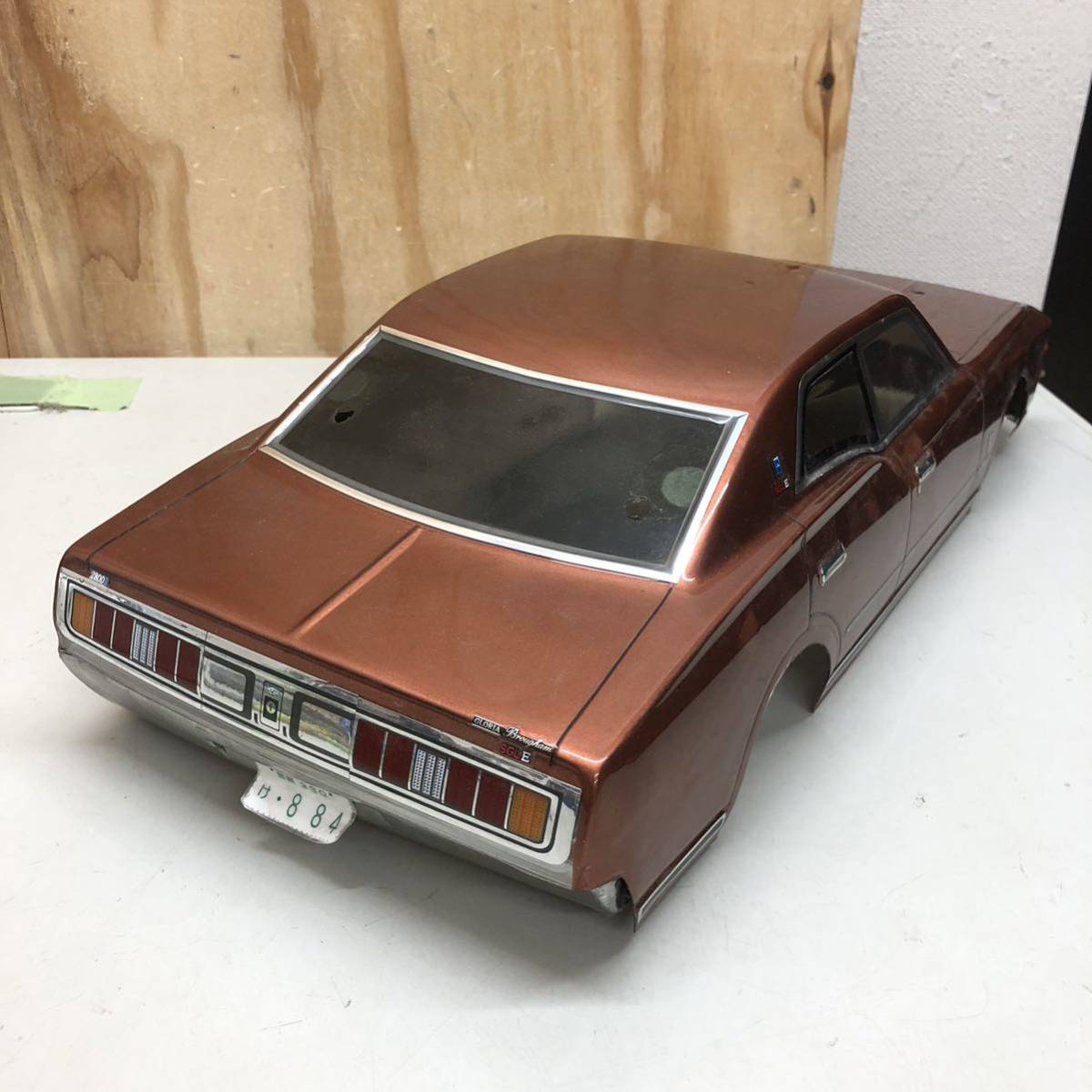 ② 日産 GLORIA グロリア Brougham SGLE RC ラジコン ボディ 1/10 ジャンク品 修理ベース_画像2