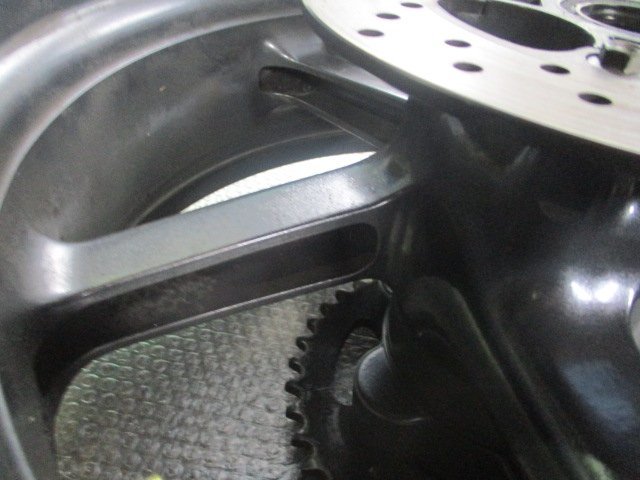 A6AC22 Aprilia MSV1000 rear wheel ZD4RP Y