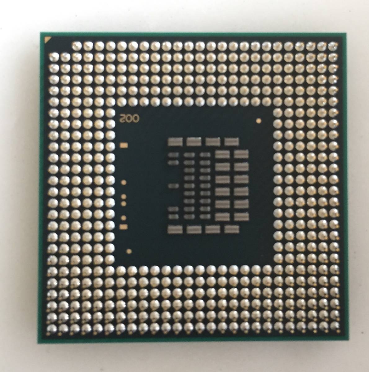 【中古パーツ】複数購入可 CPU Intel Core2 Duo E8335 2.9GHz SLGEB Socket P 2コア2スレッド動作品 ノートパソコン用_画像2