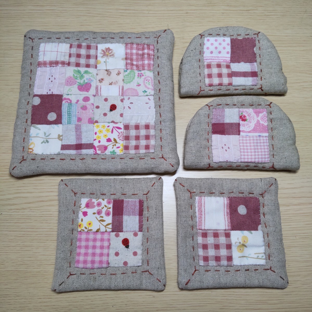  Coaster, potholder, dishmat hand made patchwork quilt interior small articles kitchen 
