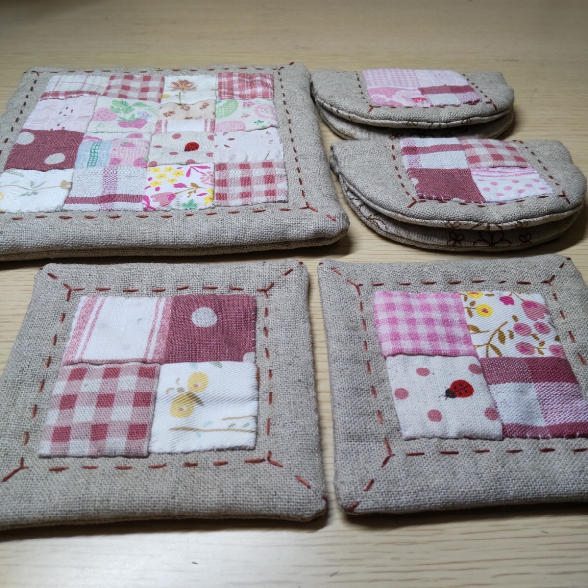  Coaster, potholder, dishmat hand made patchwork quilt interior small articles kitchen 