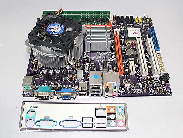 ECS MicroATX LGA775 マザーボード G31T-M（CPU メモリー付）_画像1