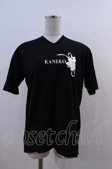 KANEKO ISAO / カメリア&ロゴプリントVネックTシャツ ブラック I-24-02-07-069-EL-TS-HD-ZI_画像1