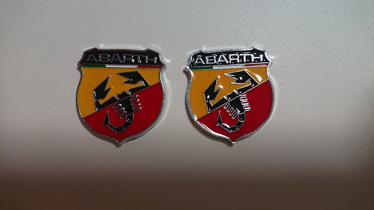 フィアット アバルト ABARTH 小型タイプ 盾形 エンブレム 3D メタル ステッカー バッジ 2個セット_画像1