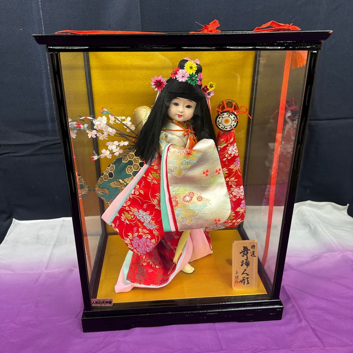 ◆中古 日本人形 舞踊人形 玉勝作 鼓 着物 コレクション ガラスケース付 置物 飾り 和風 インテリア 昭和レトロ 145-90_画像1