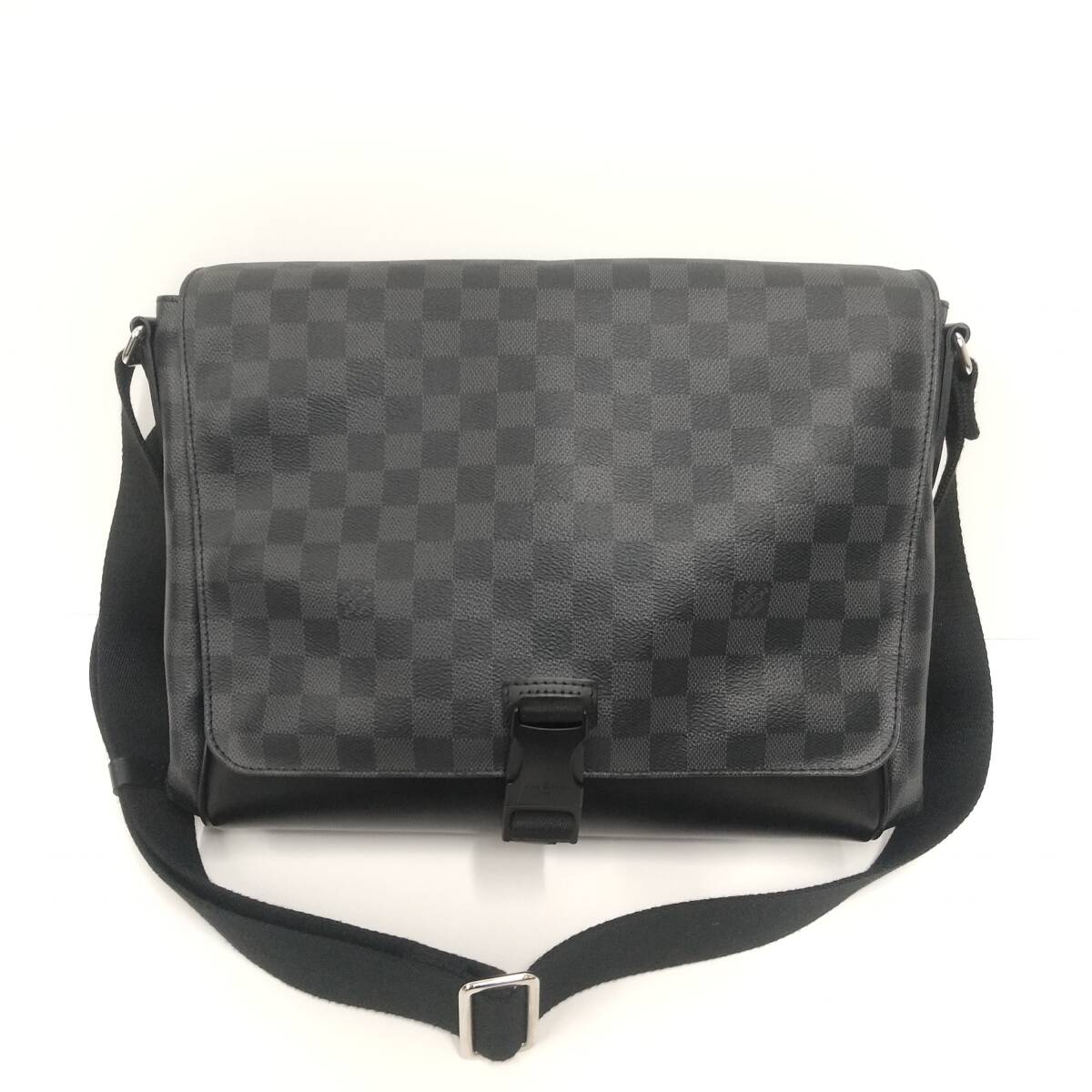 1834【美品】LOUIS VUITTON ダミエグラフィット メッセンジャー MM N41458 ショルダーバッグ ルイ・ヴィトン ブラック レザー