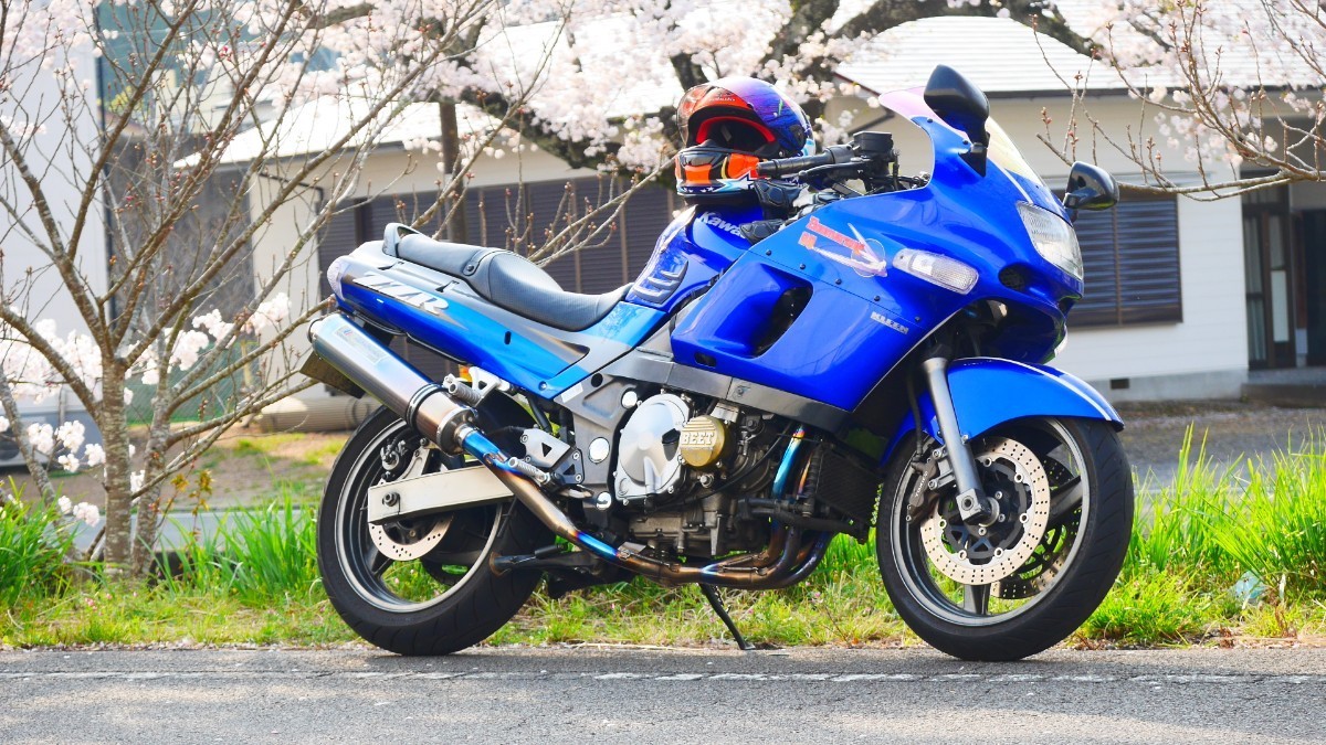 ZZR400/600 BEET NASSERT-R T2 フルエキ+アドバンテージサイレンサーセット(ZZR400 ZZR600)_自分のバイクに付けてた時の写真です。