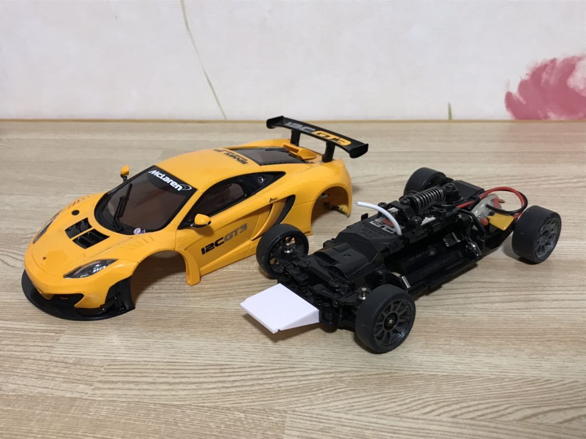 送料無料　京商ミニッツレーサー ラジコンセット マクラーレン 12C GT3 RWD プロポ SyncRo KT-531P 2.4GHz KYOSHO MINI-Z RACER McLaren_バッテリーホルダー両側ありません。