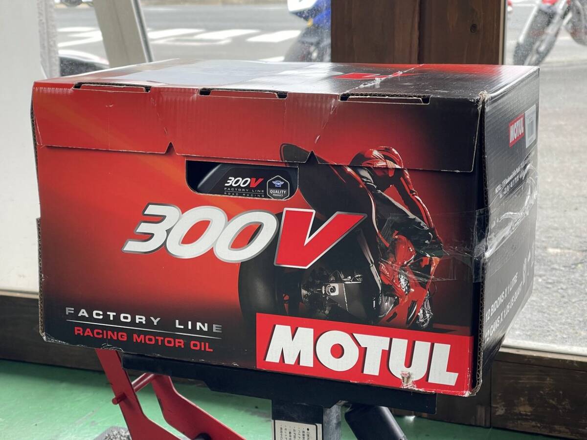 【ケース】300V【15W-50】FACTORY LINE ROAD RACING 4T (300V ファクトリーライン ロード レーシング) 【1L×12】【4サイクルオイル】_画像1