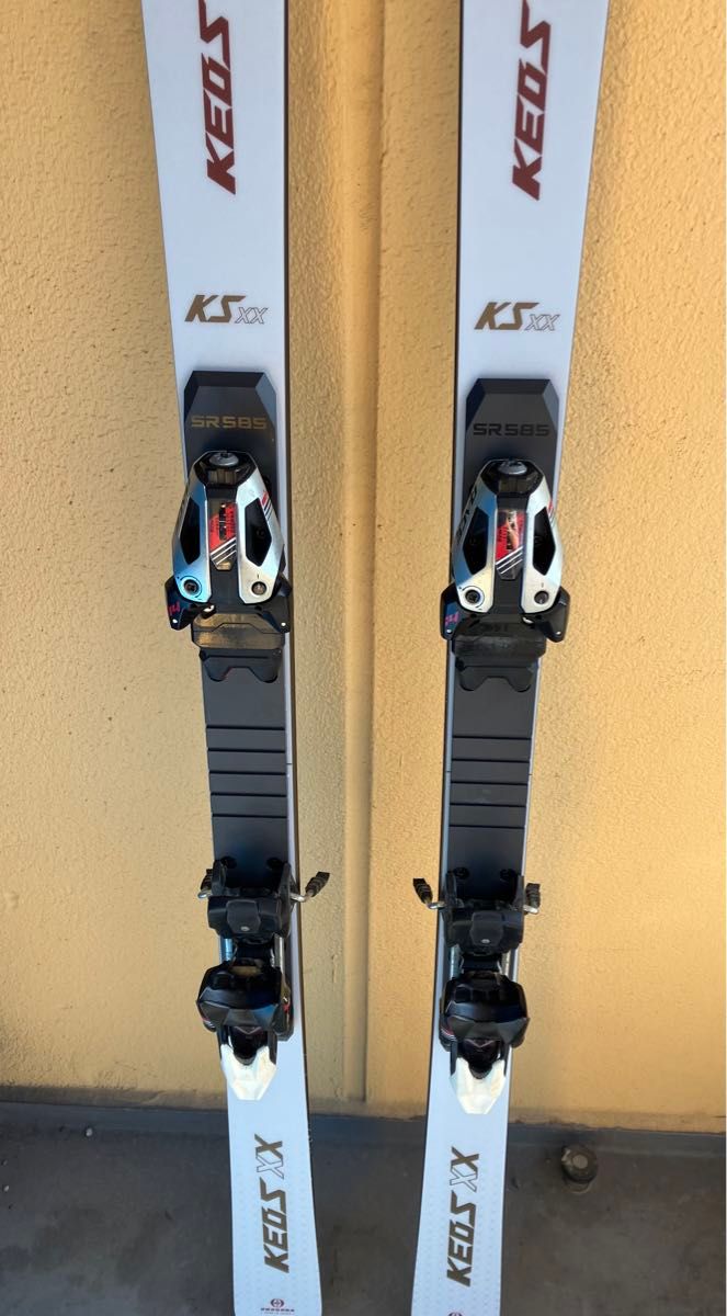 オガサカスキー KS-XX/WT+SR585付 チロリア RACE14付き 177cm オガサカスキー KS-XX/WT+SR585付 チロリア RACE14付き 177cm