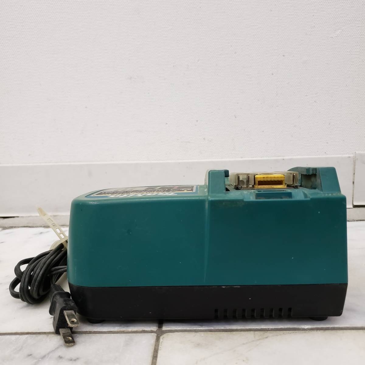 送料800円～ 現状品 動作確認済み makita マキタ 充電器 DC18RA T SN.0918509_画像6