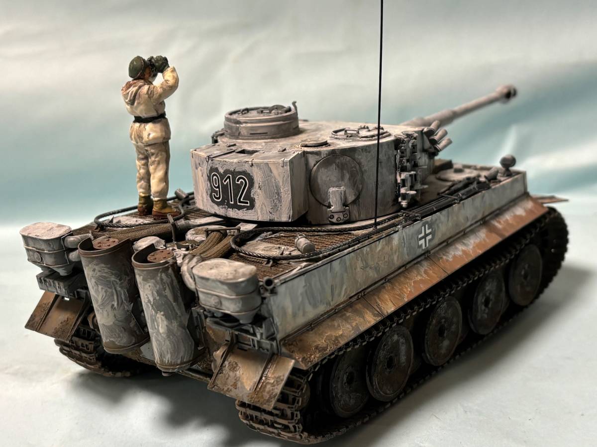 ★☆タミヤ1/35 ドイツ軍　タイガーⅠ初期型（冬季迷彩）+フィギュア 1体含（送料込み）☆★_画像3