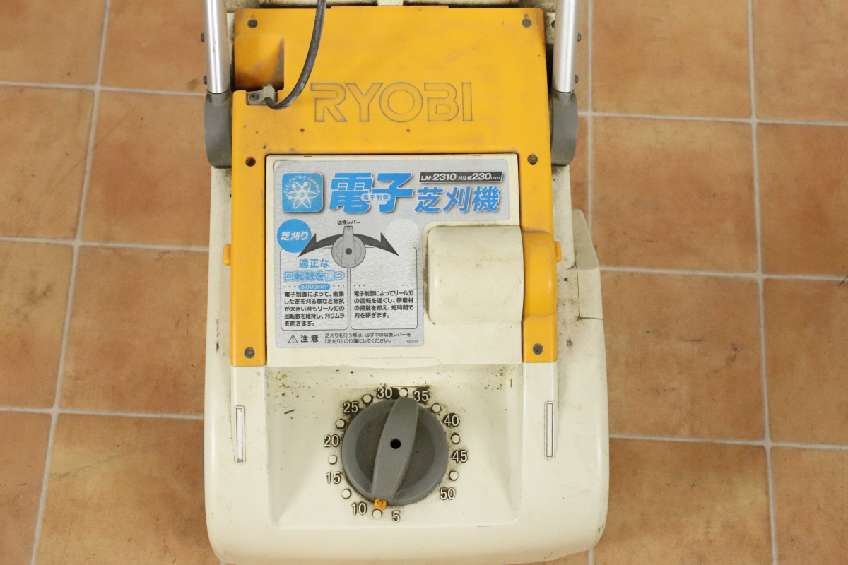 RYOBI LM-2310 リョービ 電子芝刈機 刈込幅230mm 芝刈り機 家庭 作業 003JYMJF17_画像2