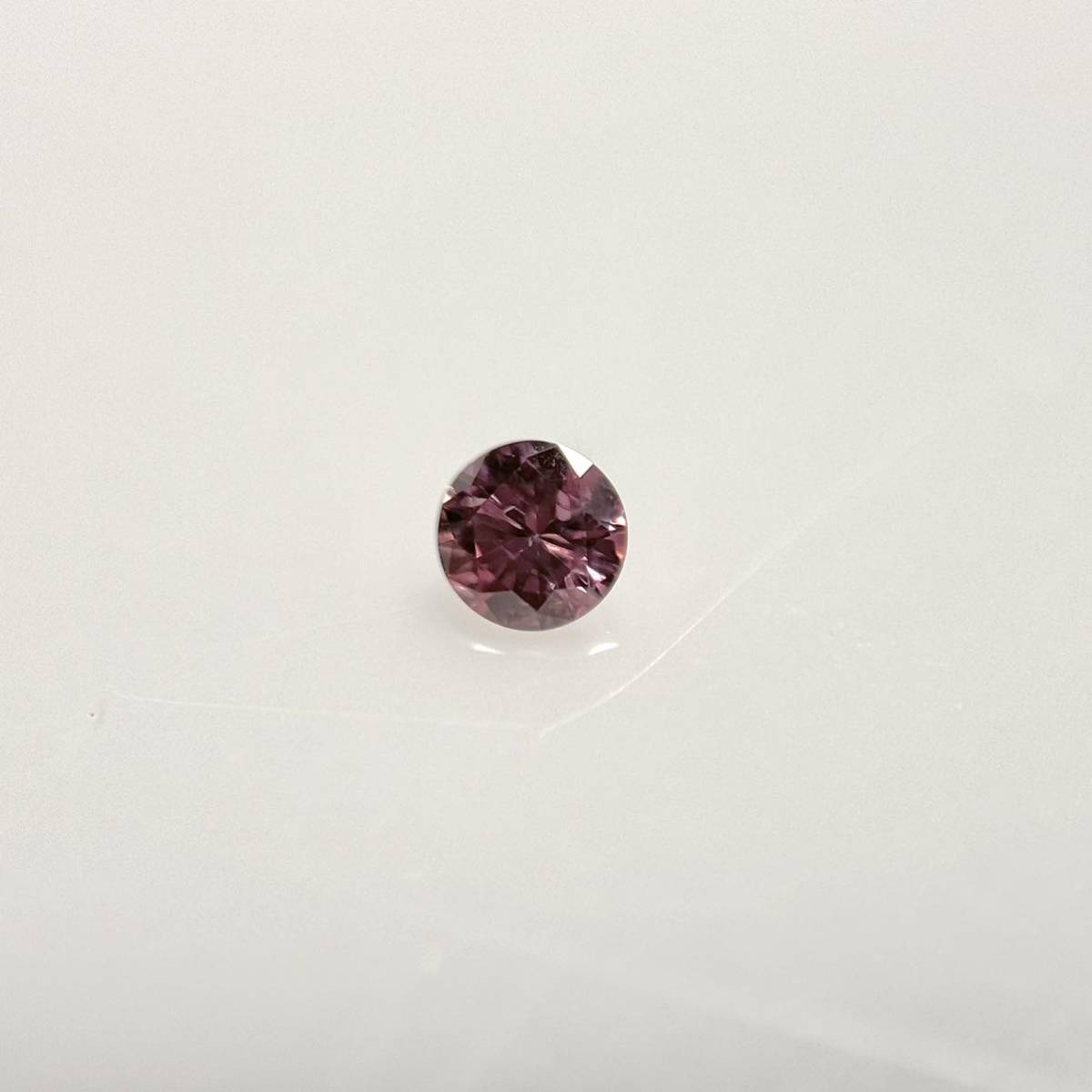 ０．０４１ct　ＦＡＮＣＹ　ＶＩＶＩＤ　ＰＵＲＰＬＩＳＨ　ＰＩＮＫ　Ｉ１　ラウンド　ビビッドピンク　ダイヤモンドルース