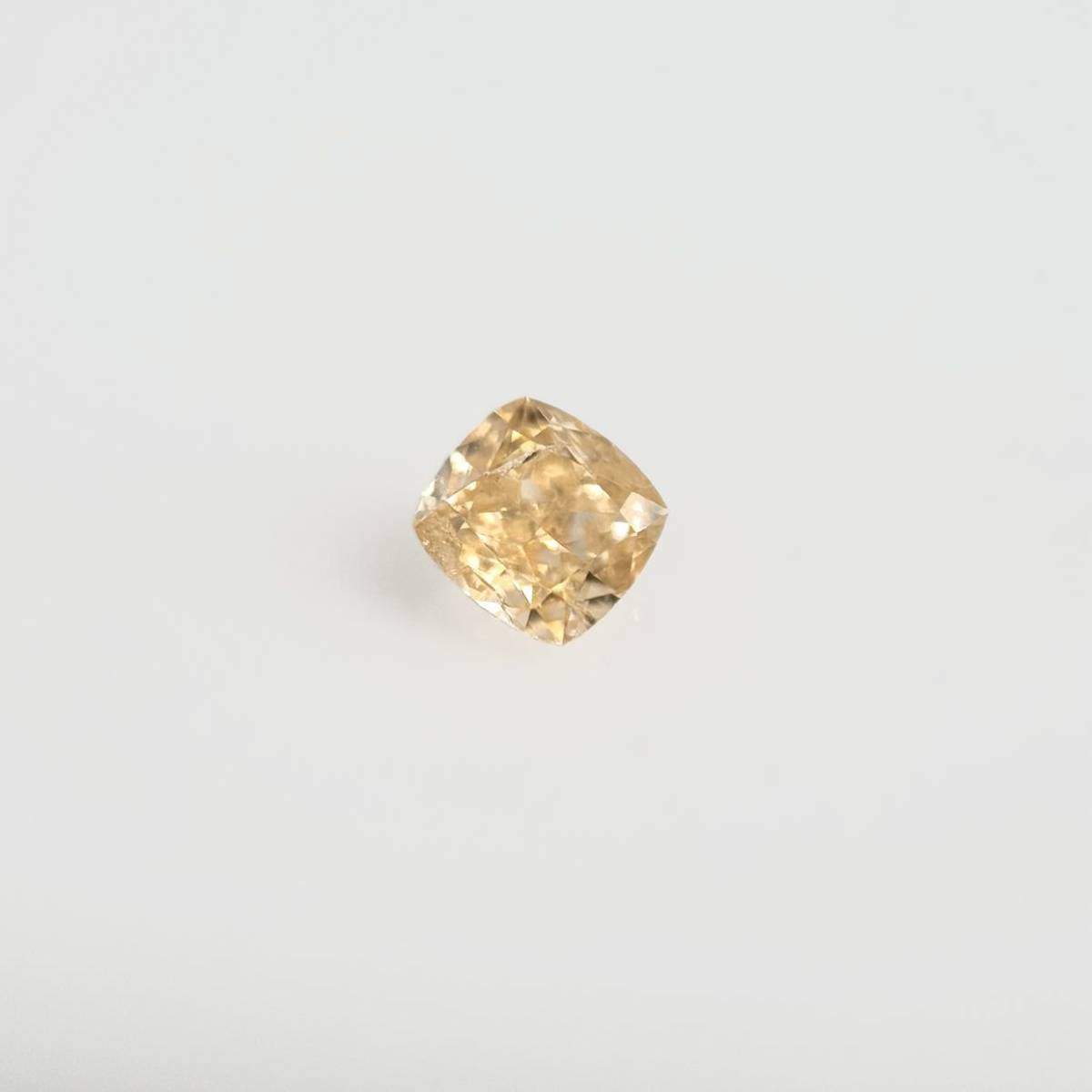 ０．０９８ct　ＦＡＮＣＹ　ＹＥＬＬＯＷＩＳＨ　ＯＲＡＮＧＥ　Ｉ１　クッション　オレンジダイヤモンドルース