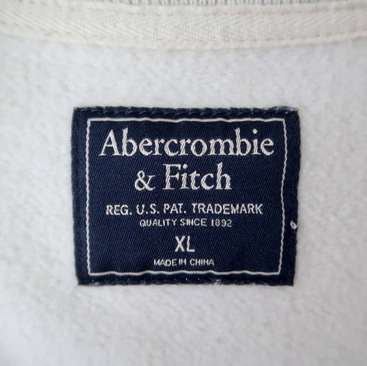 【2010's Abercrombie＆Fitch アバクロタイガー＆ロゴ刺繍 Vガゼット付きツートンスウェットシャツ 表記XL】ビンテージ_画像8