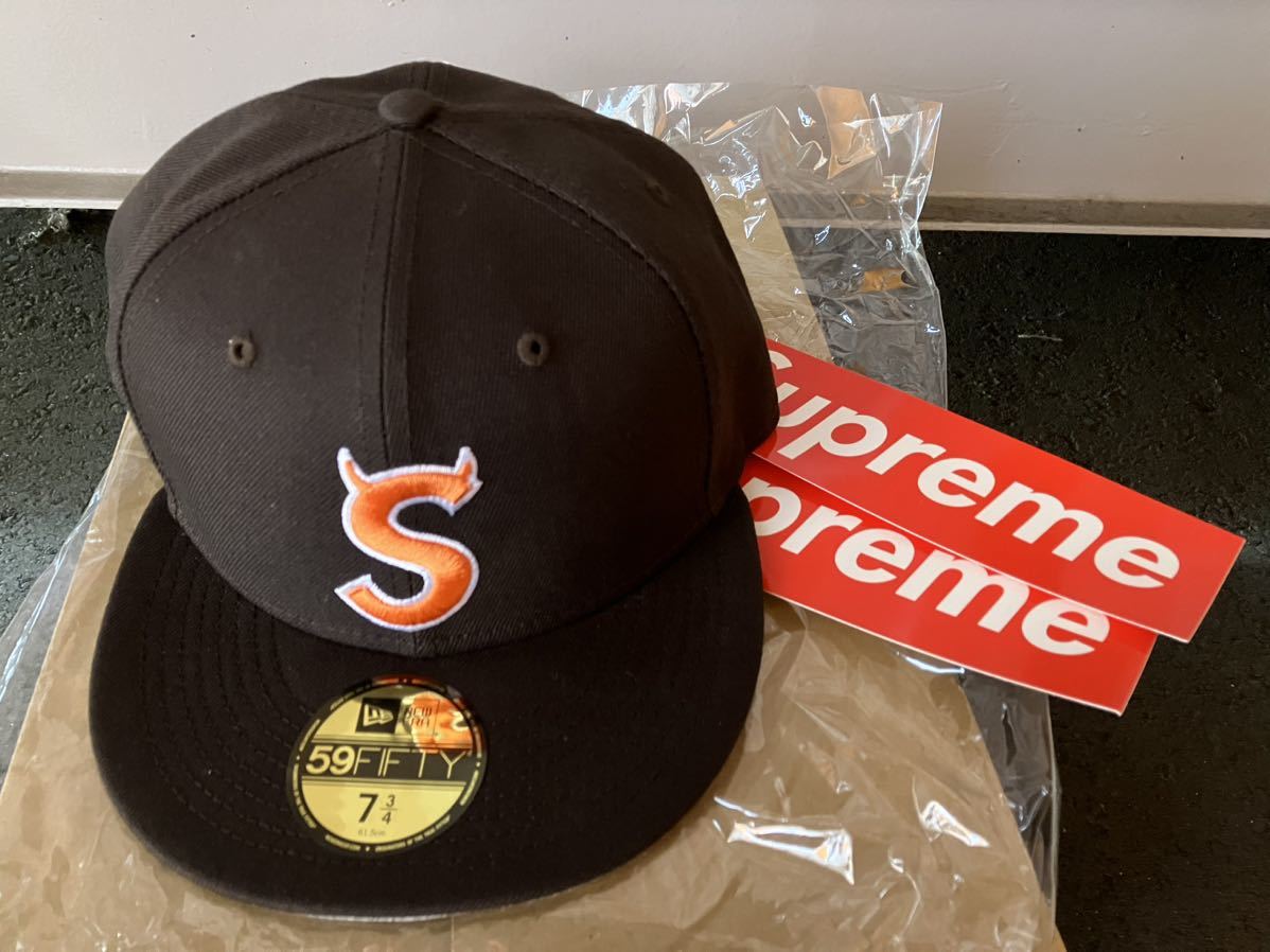 新品 Supreme S Logo New Era 7 3/4 ブラウン 茶 BOX LOGO シュプリーム ボックスロゴ ニューエラ Tシャツ パーカー スウェット_画像1