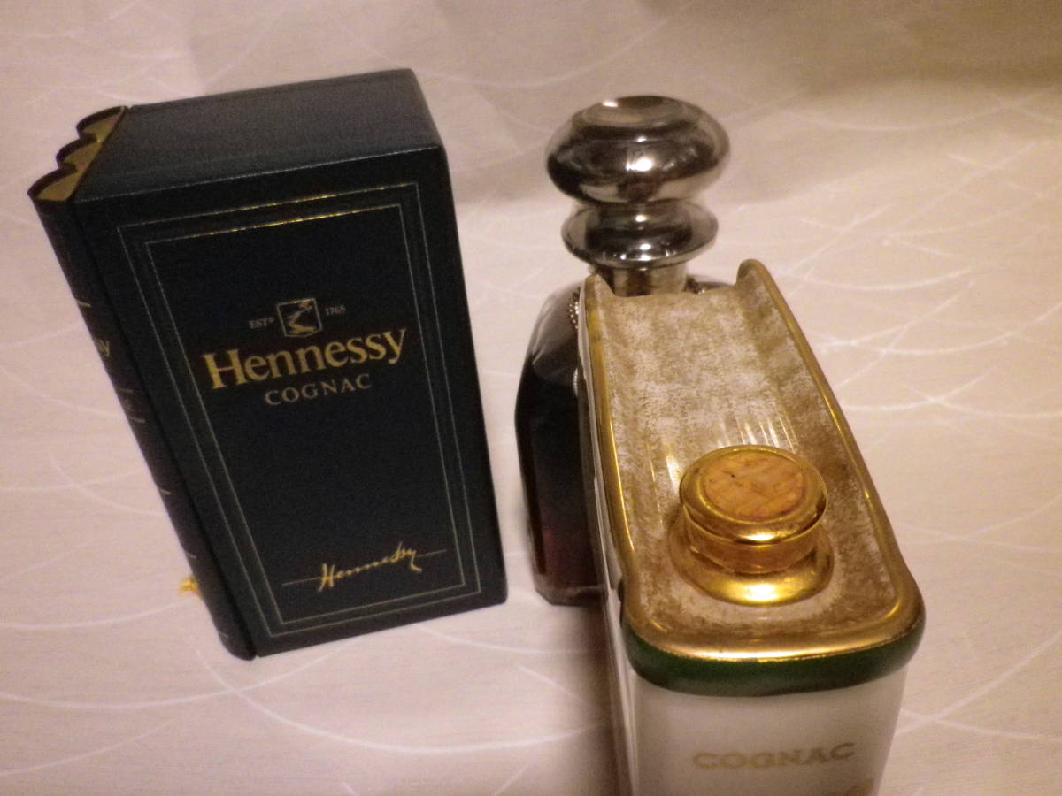 未開封　HENNESSY ヘネシー シルバートップ コニャック ブック型 箱付き 700ml おまけで カミュナポレオン ブック コニャック _画像9