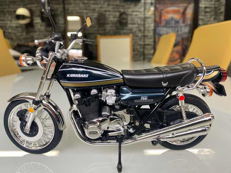 1/12 KAWASAKI 750RS Z2 川崎 カワサキ 玉虫ブルー ダイキャストバイク ミニカー オートバイ 青島 完成品 zⅡ 旧車 タイガー_画像1