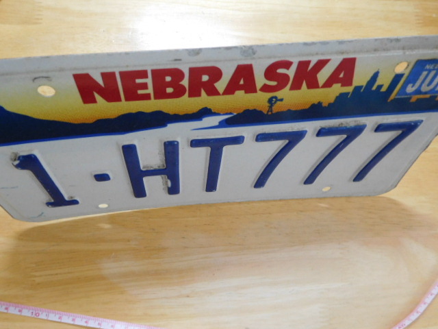 売り切り・・♪中古・NEBRASKA・アメリカ・USA・ネブラカス州・「1・HT777」ナンバープレート・レトロ・金属製_上部からです。