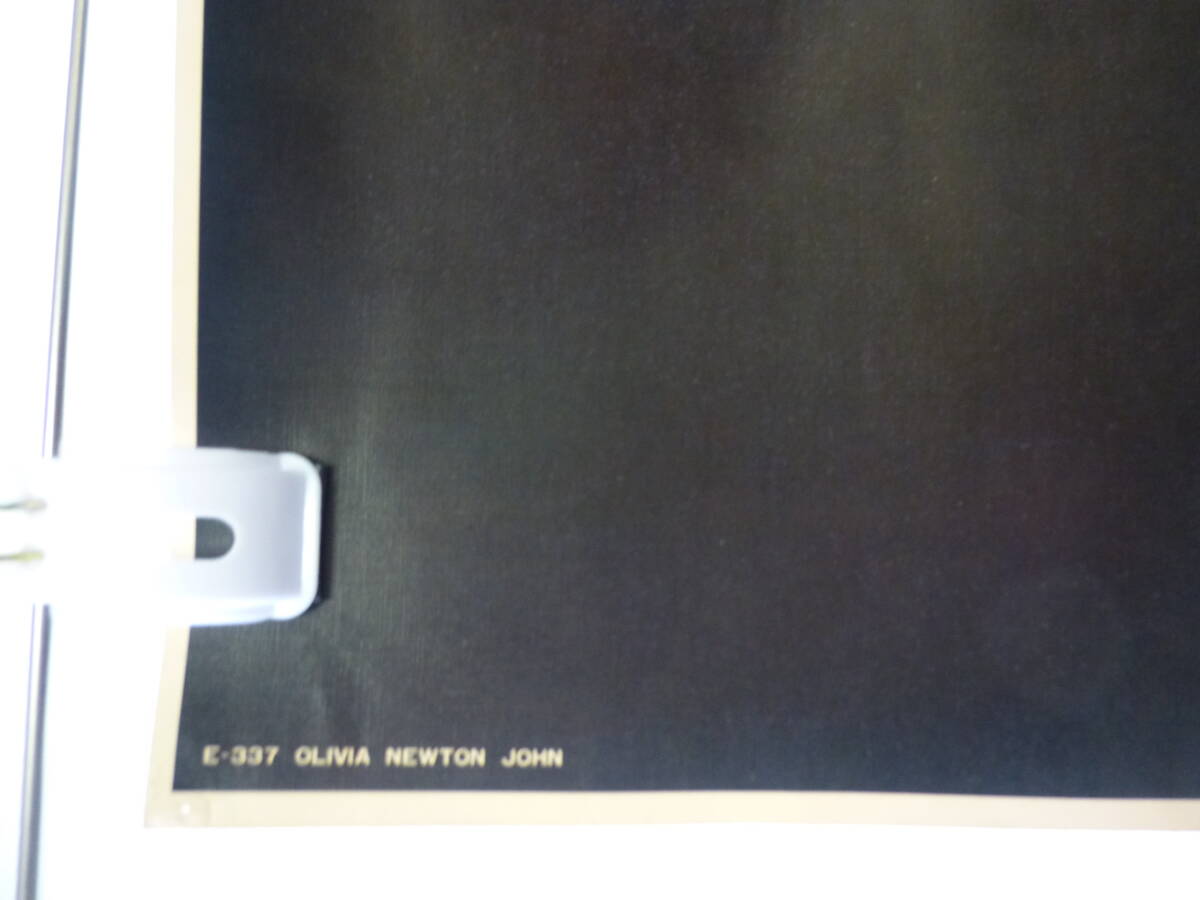 @中古 当時物 レトロ オリビア ニュートン ジョン 1976 ポスター サイズ 62cm×91cm 管理1_画像3