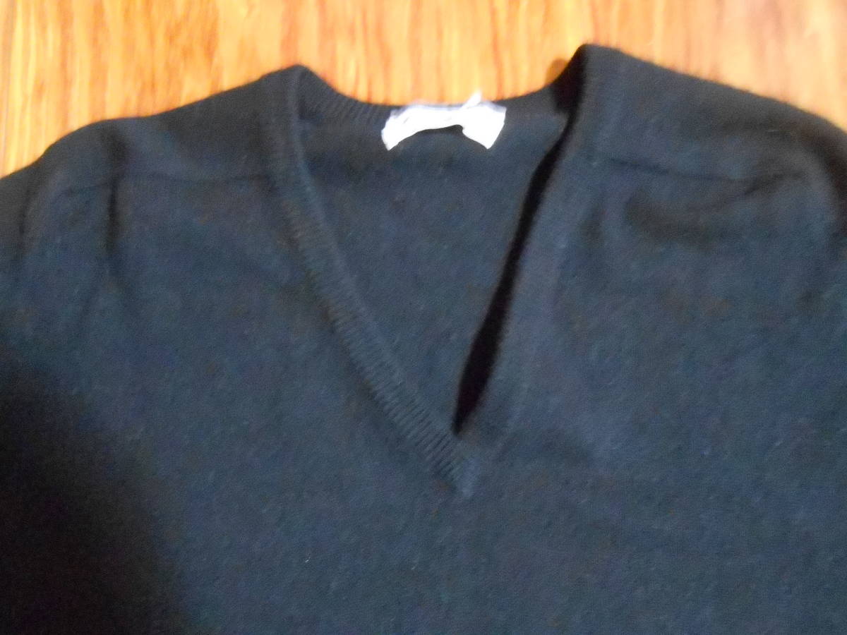 未使用（デッドストック） レア品 ビンテージ（60年代位） スコットランド製 カシミア100% 黒色のやや厚手のVネックセーター US38_画像6