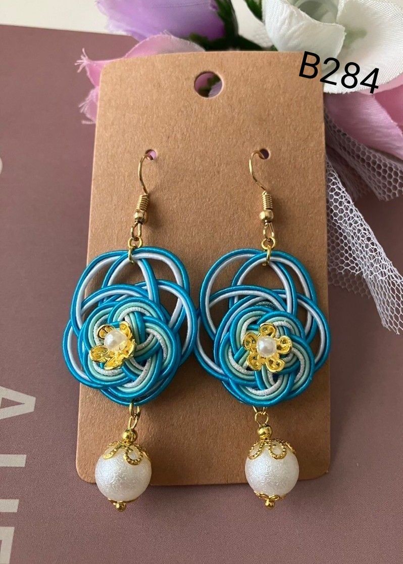 水引ピアス コットンパール風ビーズと水色系3つの梅結びピアス