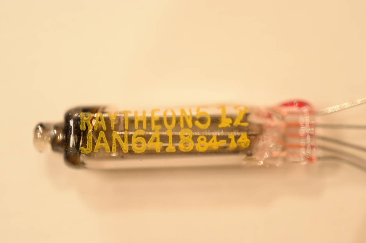 RAYTHEON レイセオン JAN 6418 サブミニチュア管 電池管 エフェクターに最適！ 軍元箱入り 新品未使用 デッドストックの画像1
