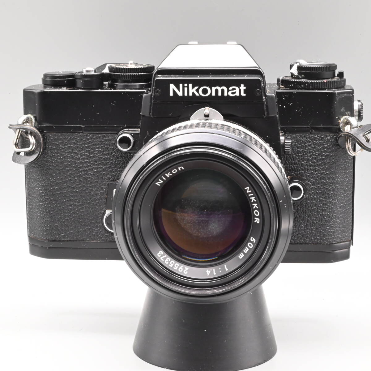 〇0599 【動作確認済み】ニコン ニコマート NIKON NIKOMAT EL ブラック + NIKKOR 1:1.4 50mm LENS レンズ 一眼レフ フィルムカメラ_画像1