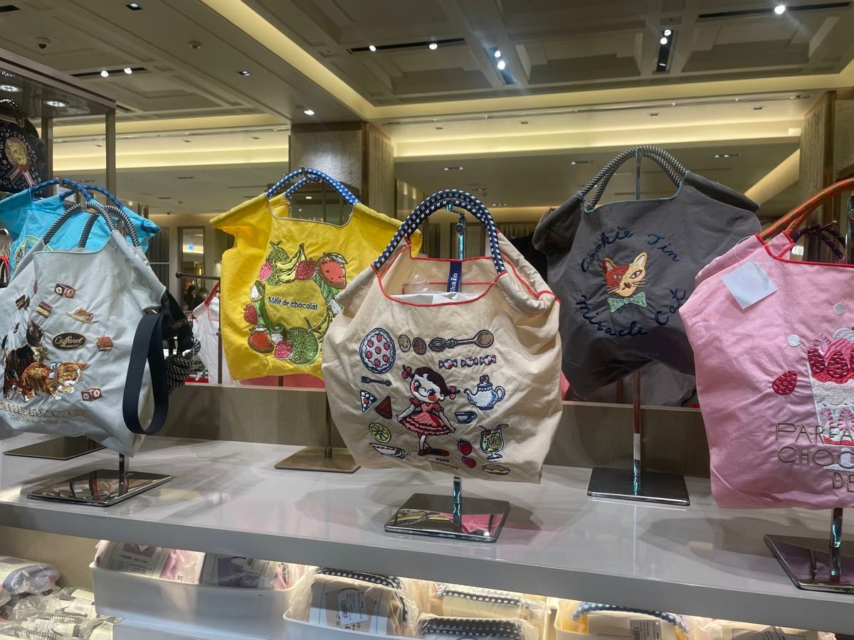 新品】ボール&チェーン 不二家ペコちゃんコラボ スィーツ 新品】ボール&チェーン 不二家ペコちゃんコラボ スィーツ