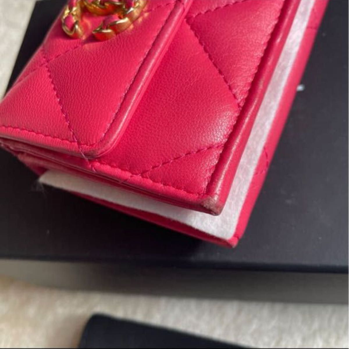 CHANEL シャネル19ミニ財布・三つ折り財布 正規品可愛いピンク色 CHANEL シャネル19ミニ財布・三つ折り財布 正規品可愛いピンク色