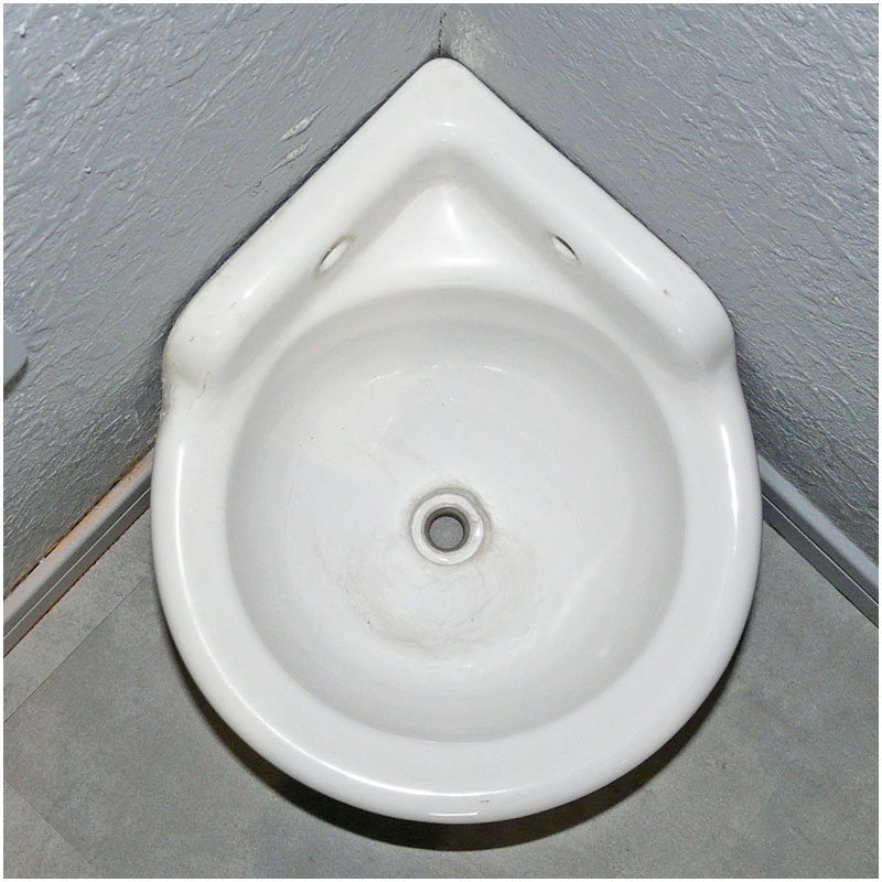 [ Fukuoka ]* Orient ceramics (TOTO front .)/ corner for small size wash-basin / Showa Retro /1966 year made [FT0209-1]