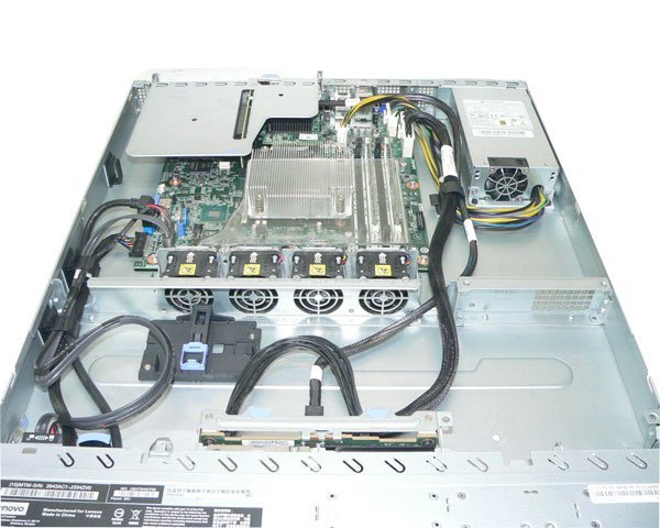 Lenovo System X3250 M6 3943-AC1 Xeon E3-1220 V5 3.0GHz メモリ 8GB HDD 300GB×2(SAS 2.5インチ) DVDマルチ 動作確認済み_画像3
