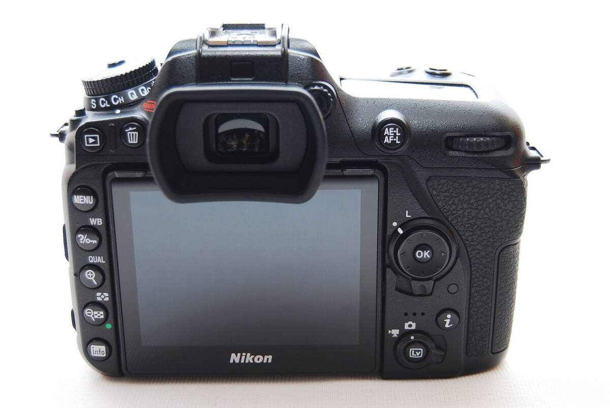 ★極上美品　Nikon ニコン D7500 ボディ ブラック　デジタル一眼レフカメラ★_画像3