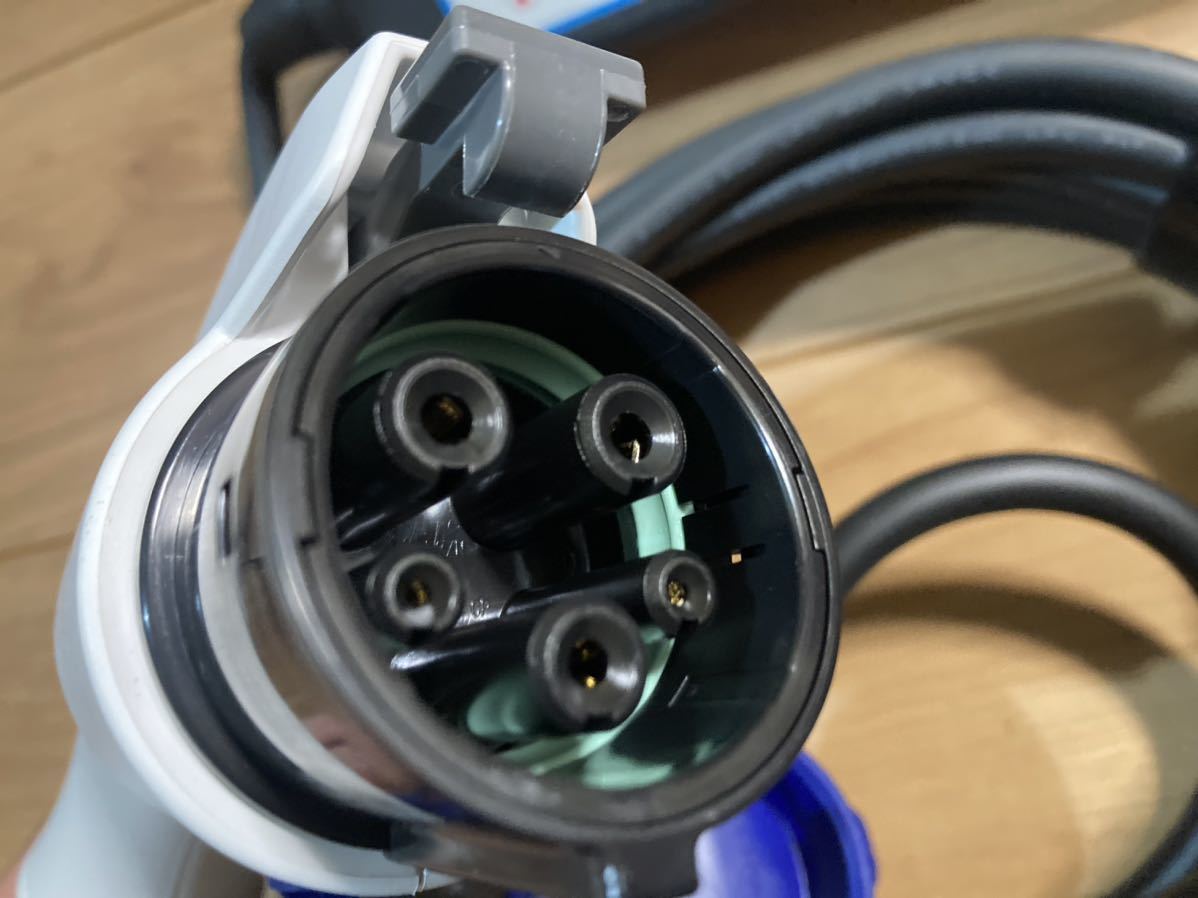 日産純正 充電ケーブル【リーフ等に 】 29690-3NK5E ほぼ新品 美 日産純正 充電ケーブル【リーフ等に 】 29690-3NK5E ほぼ新品 美