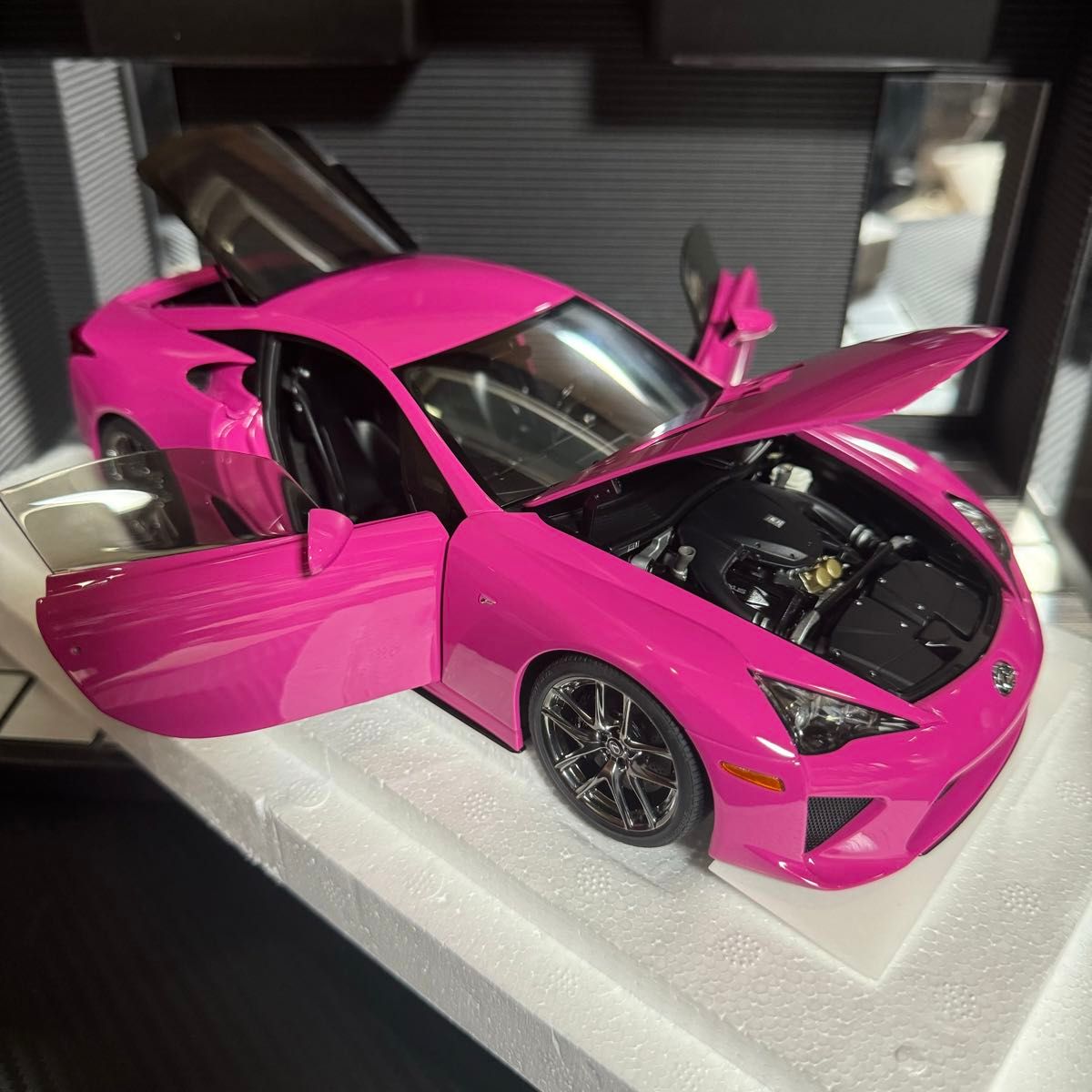未展示品 オートアート 1/18 レクサス LFA PASSIONATE PINK 未展示品 オートアート 1/18 レクサス LFA PASSIONATE PINK
