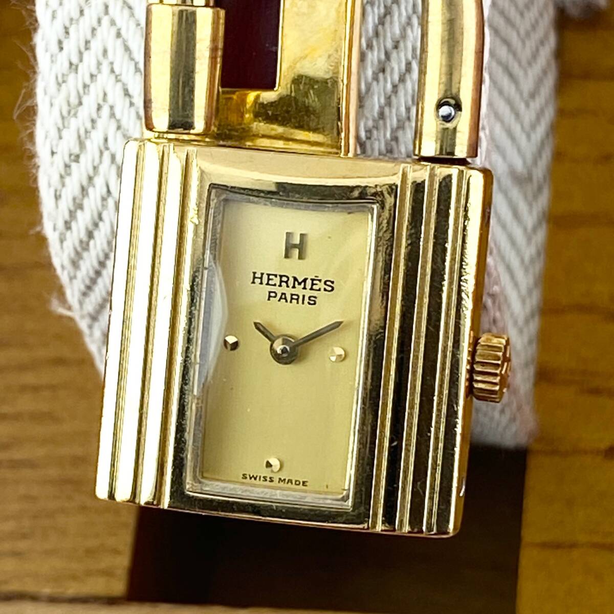 【1円〜】HERMES エルメス 腕時計 レディース ケリーウォッチ ゴールド文字盤 D刻印あり 可動品_画像1