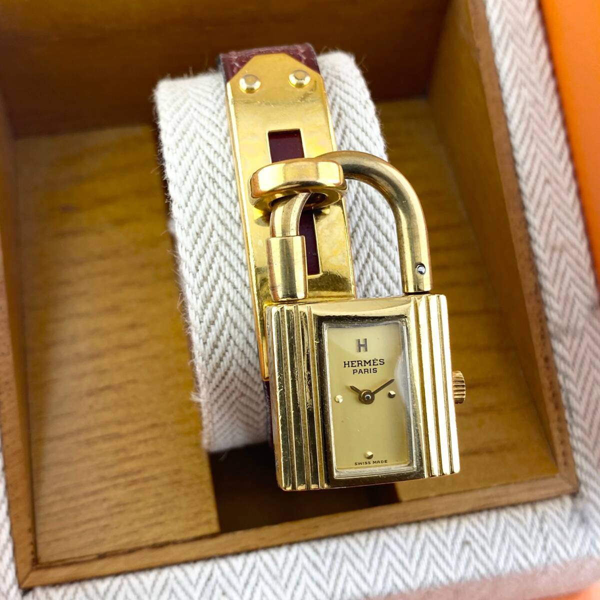 【1円〜】HERMES エルメス 腕時計 レディース ケリーウォッチ ゴールド文字盤 D刻印あり 可動品_画像3