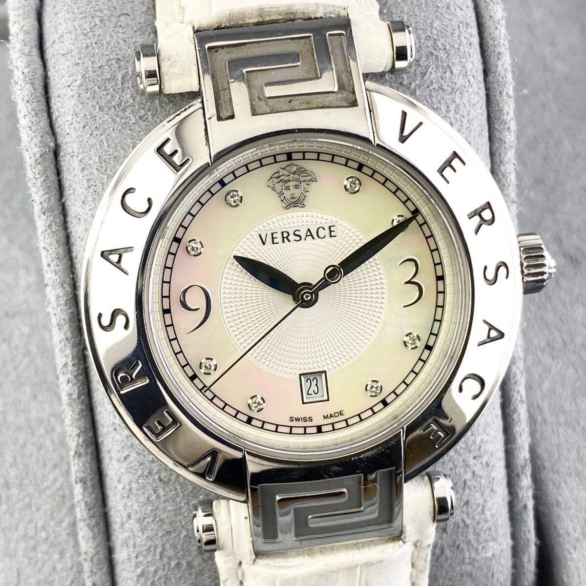 【1円〜】VERSACE ヴェルサーチ 腕時計 メンズ 68Q メデューサ ホワイトシェル文字盤 8Pストーン デイト 可動品_画像4