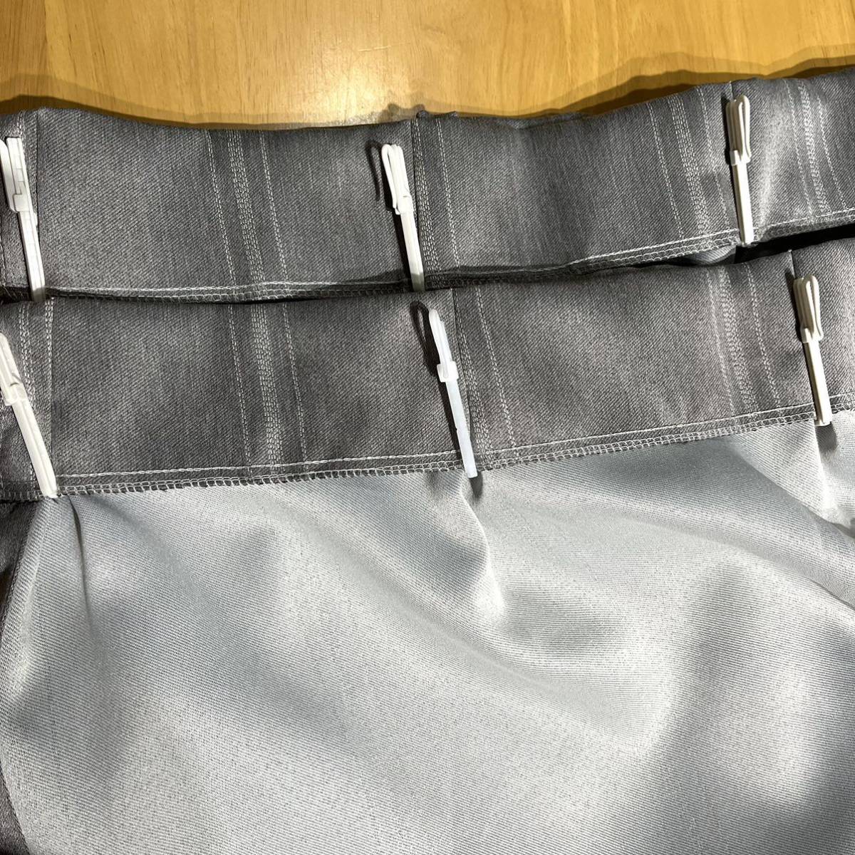 ドレープカーテン２枚組 ニトリ 遮光 遮熱 グレー 洗える フック付 厚地カーテン UVカット 日焼け防止 灰色 NITORI 形状記憶の画像7