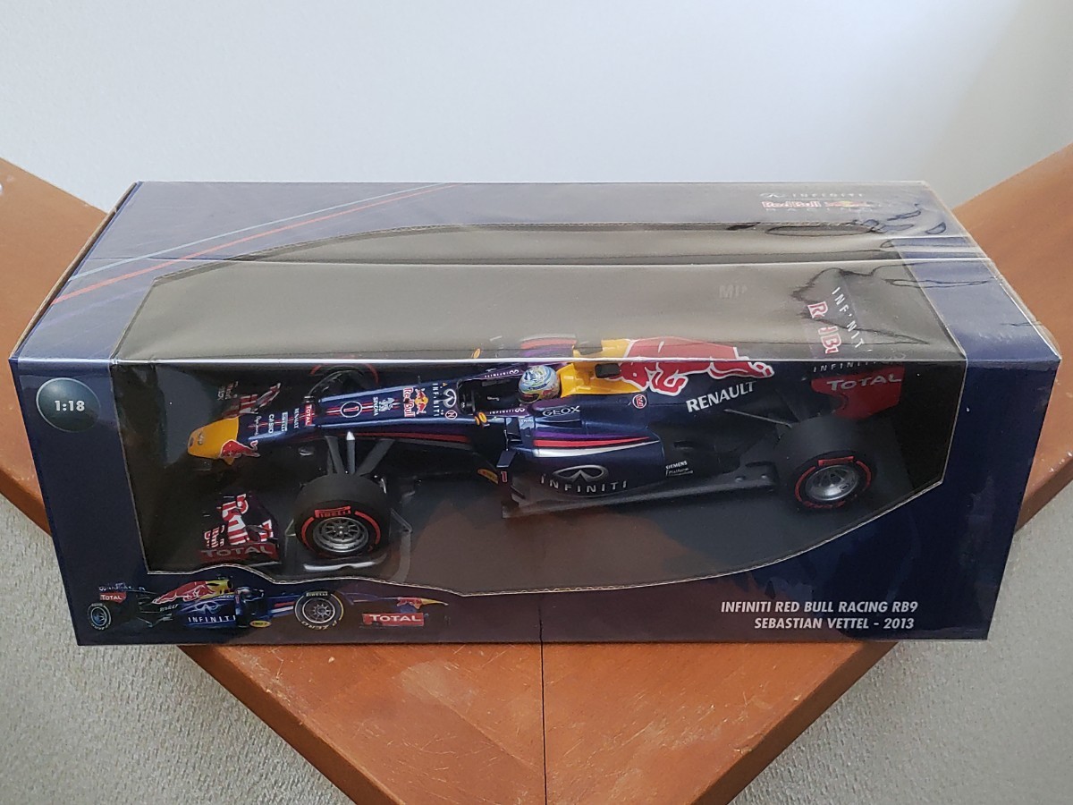 ☆ 海外並行入荷！新品美品！PMA1/18 レッドブル レーシング ルノー RB9 Winner ブラジルGP ＃1 S.ベッテル 2013 limited edition 598pcs☆の画像10