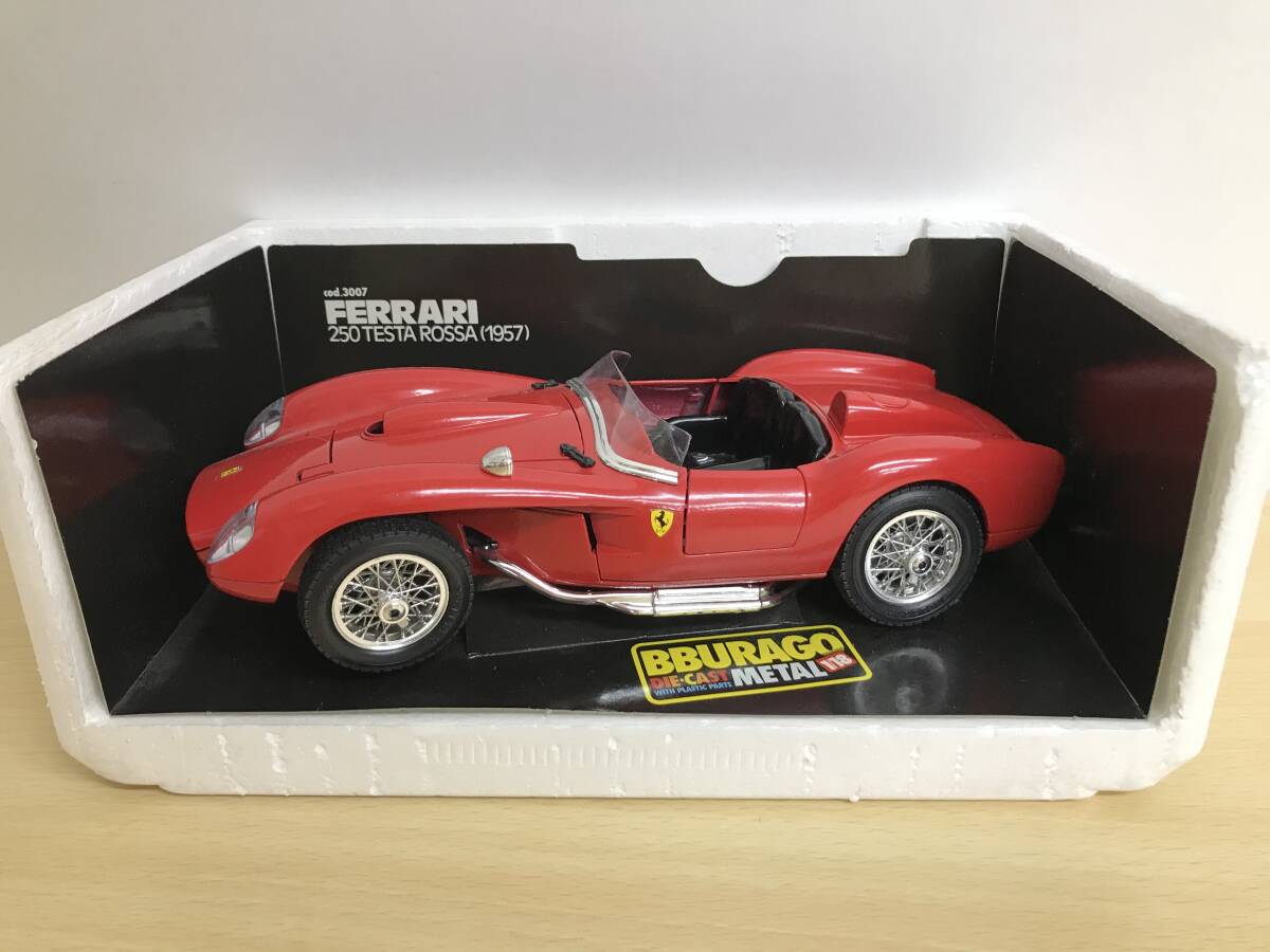 120 (28-33) ミニカー 1/18 FERRARI 250 TESTA ROSSA 1957 (レッド)[3007] BBURAGO 現状品_画像2