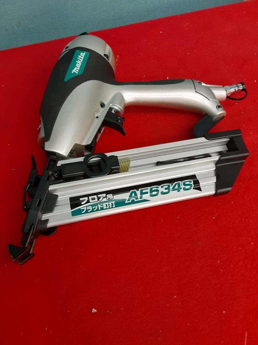 ■■未使用に近い★マキタ(Makita) ★ 64mmフロア用ブラッド釘打ち機 ★常圧 AF634S■■の画像4