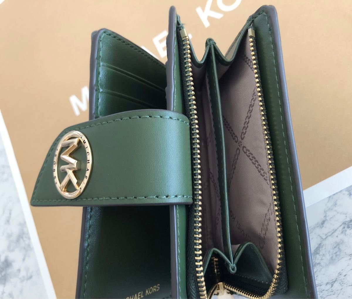 MICHAEL KORS 折り財布　二つ折り財布 アマゾングリーン　新品