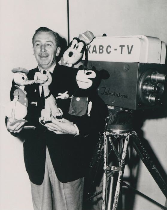 ウォルトディズニー ご本人　Walt Disney　約20.3x25.4cm　輸入　写真　23002_画像1