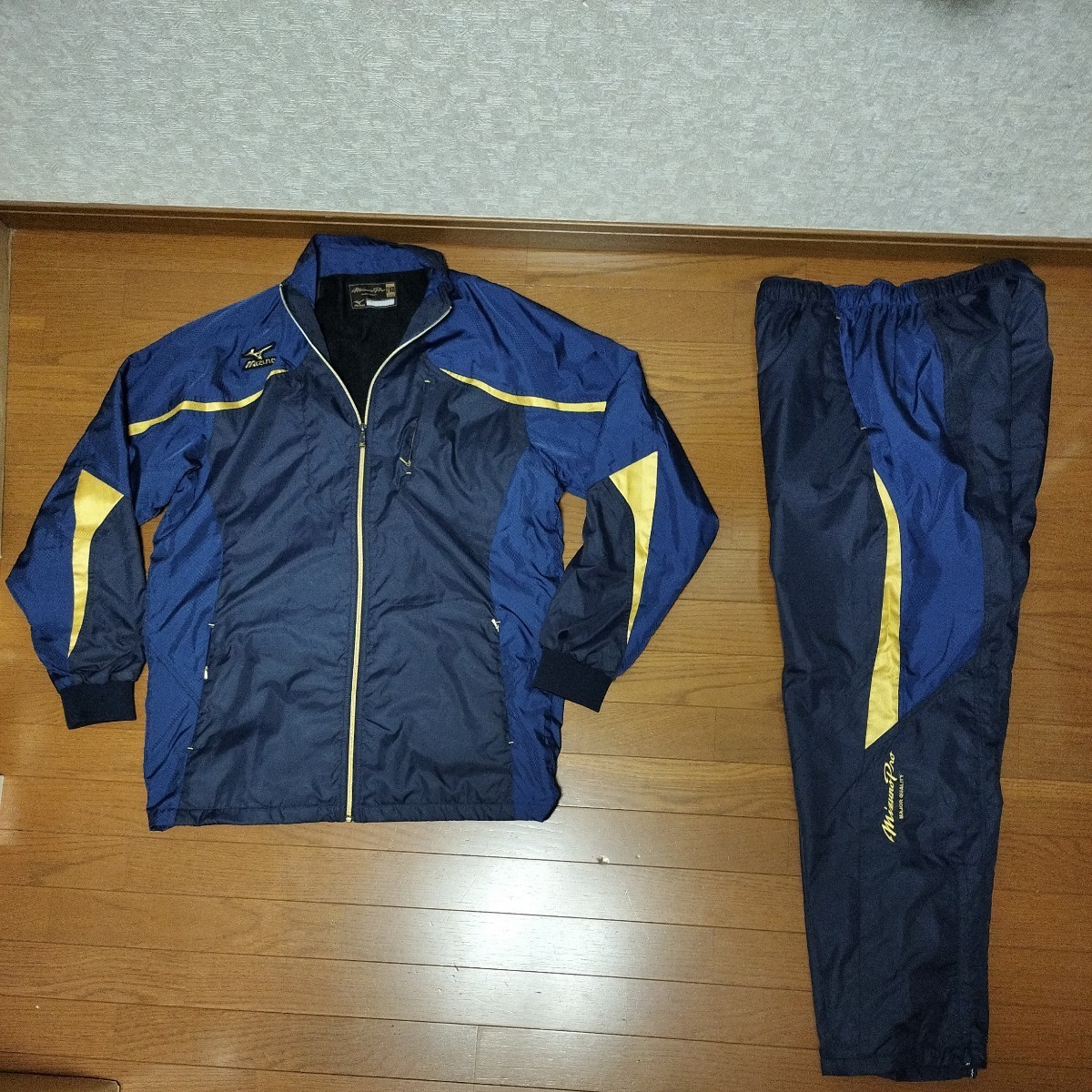 Yahoo!オークション - 極美品 極暖 サイズ上下2XO カーボン柄 Yahoo!オークション - 極美品 極暖 サイズ上下2XO カーボン柄