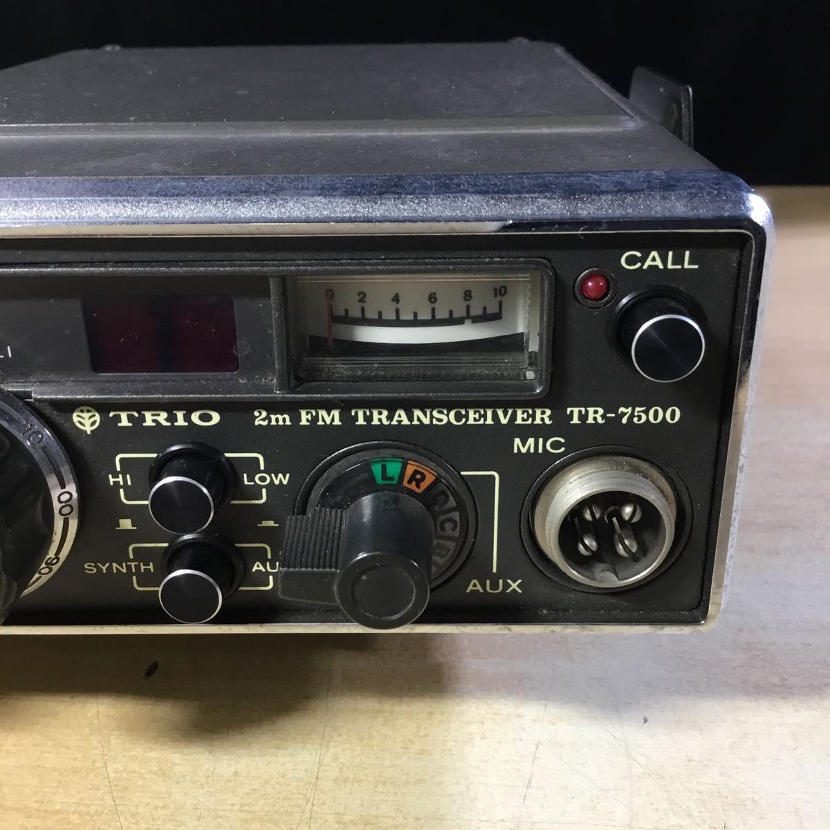 (020161E) TRIO TR-7500 2m FM TRANSCEIVER 無線機 ジャンク品_画像3