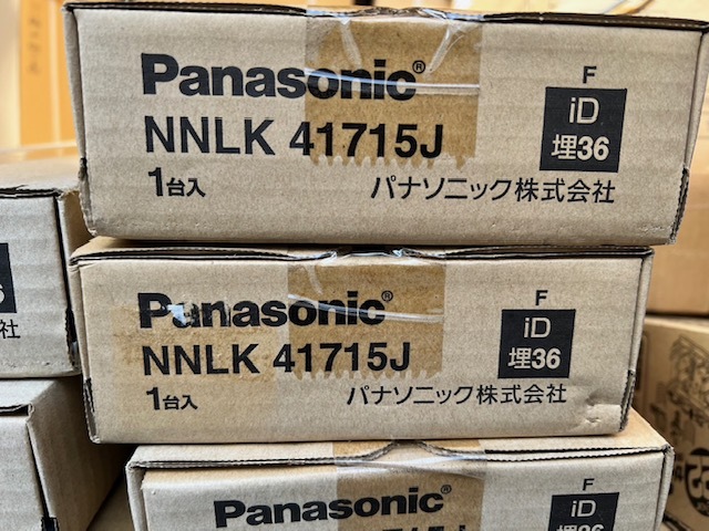 (JT2402)Panasonic【NNLK41715J】天井埋込型　40形　照明器具本体 のみ　17台セット写真が全て　ランプ別売り　_画像5