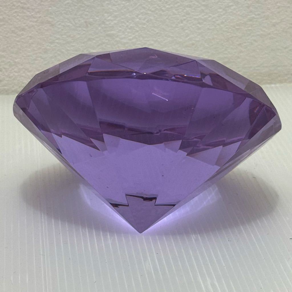 D(0226g7) ダイヤ型 パープル 紫 オブジェ クリスタル ガラス 直径約12cm 重さ約920g インテリア置物 置物 化粧箱_画像6
